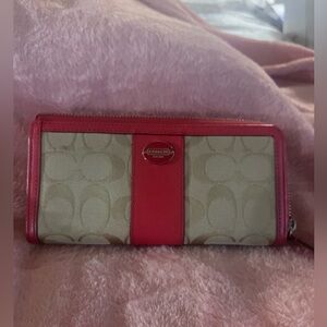 Coach Billfold that’s a two tone beige with red accents. Nice storage. NWOT